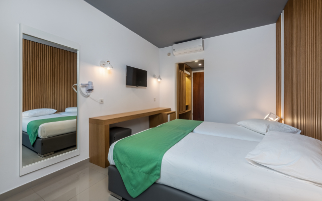 Zeus Hotel