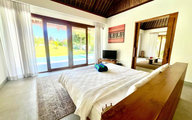 Peninsula Bay Resort