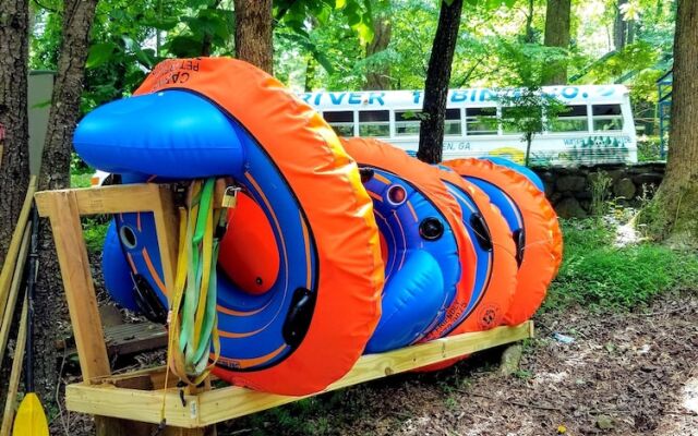 Bear Creek Lodge and Cabins in Helen Ga - Pet Friendly, River on Property, Walking Distance to downtown Helen