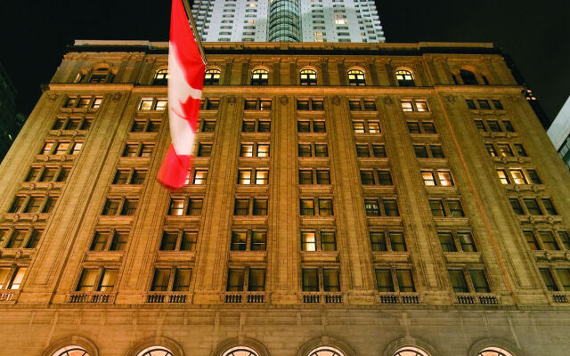 One King West Hotel & Residence