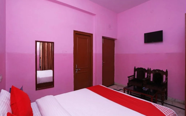 Oyo 18393 Chandra Guest House