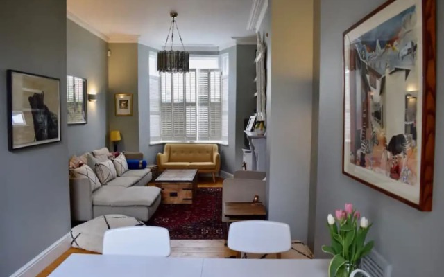 Beautiful 3 Floor Family Townhouse