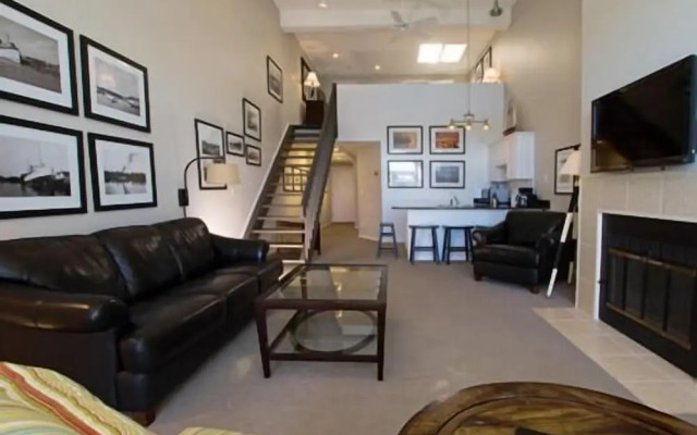 Edgewater Inn- Charlevoix