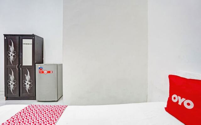 OYO 90790 Royale Nias