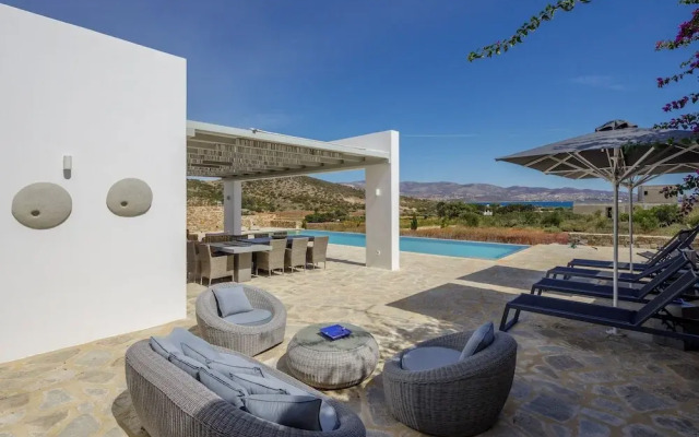 The Gallery Home - Elegant Villa In Antiparos