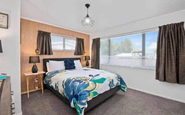 Wendy’s Bach - Taupo Holiday Home