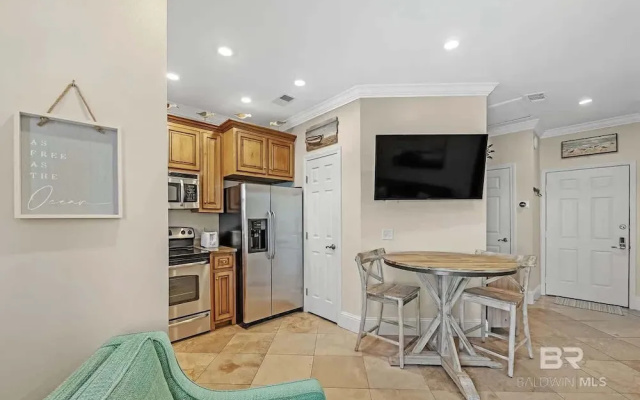 1 bed Beach Pools Waterfront Boating Palmaway
