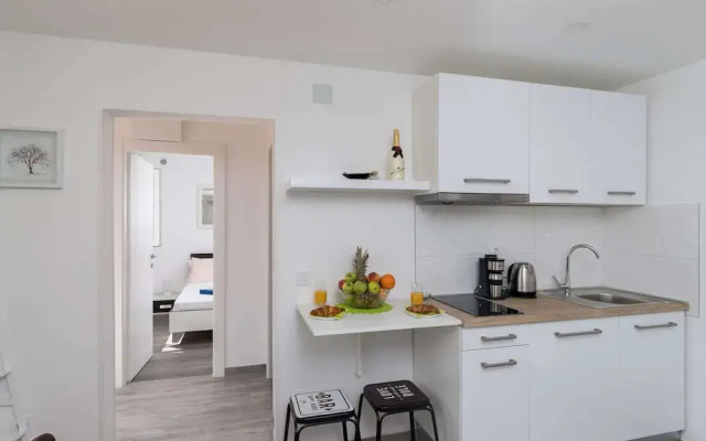 Apartment Semi - One Bedroom Apartment With Terrace and Sea View