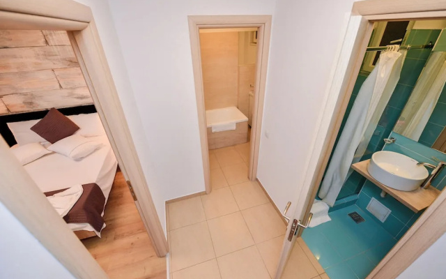 Bucharest Apartment - Two Bedrooms - 6 Guests - Cismigiu Gardens