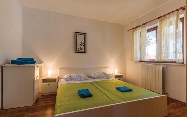 Nice Home in Liznjan With Wifi and 6 Bedrooms