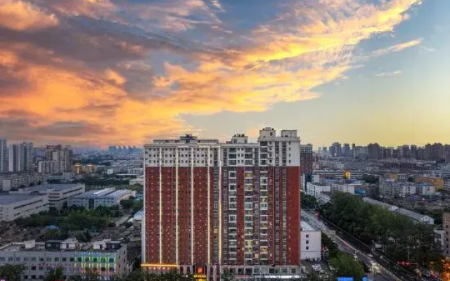 Yuebanwan Hotel (Fat Donglai at Xuchang Railway Station)