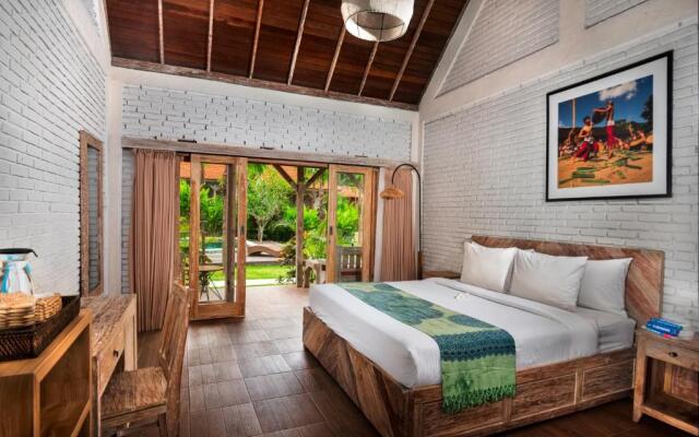 Tamuku Padang Padang, CARI Surf Camp