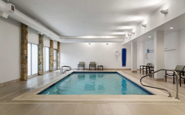 DoubleTree by Hilton Pittsburgh Airport