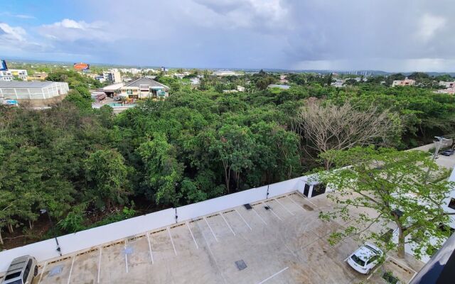 Torre de lujo con piscina y seguridad