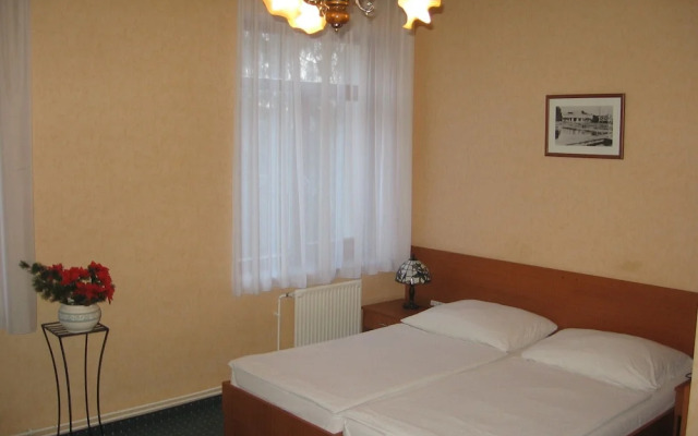 Hotel  Arnold