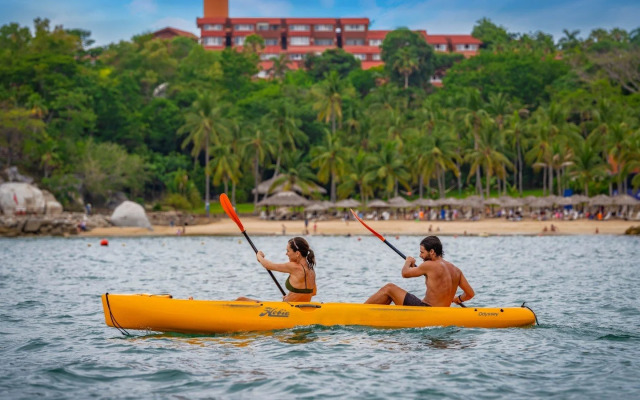 Las Brisas Huatulco – All Inclusive
