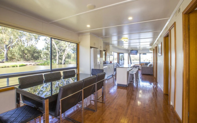 All Seasons Houseboats