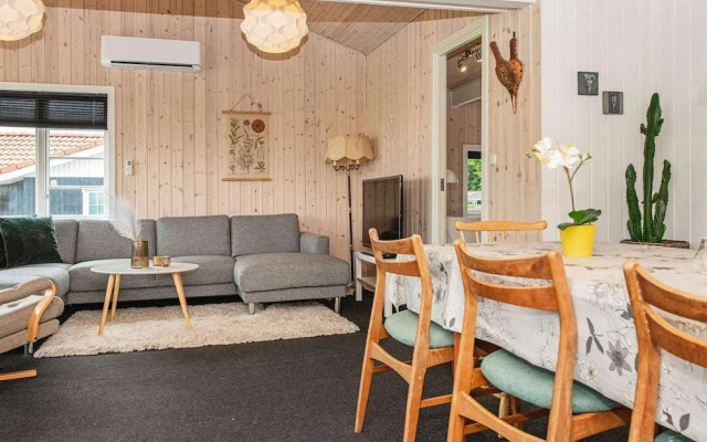 Vibrant Holiday Home in Juelsminde near Sea