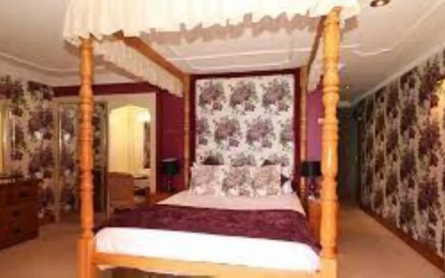 Royal Court Hotel
