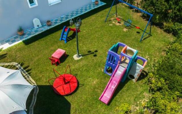 Amoudi Studios Apartments Hotel