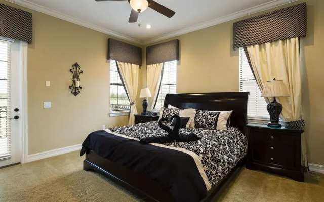Panoramic Golf Course Views 5 Br home by RedAwning