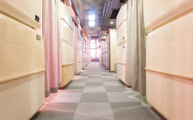 Capsule Hotel New Grand