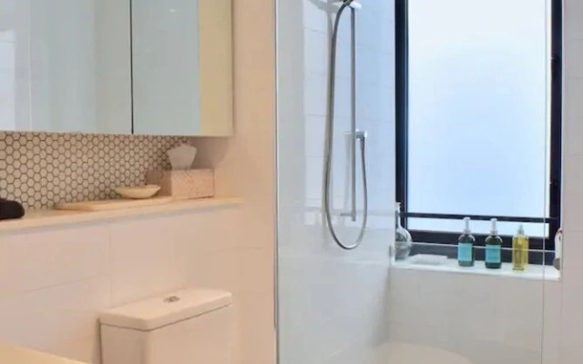 Stylish 1 Bedroom Apartment in Vibrant Potts Point