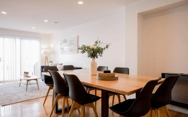 Chic Hobart Townhouse sleeps 9 - perfect location