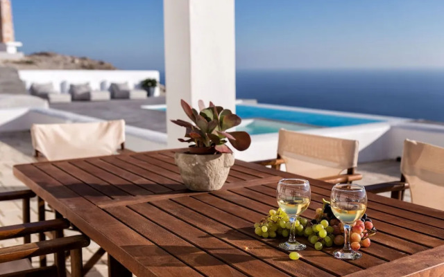 Sleeps8-parking-garden-pool-sunsets-barbeque