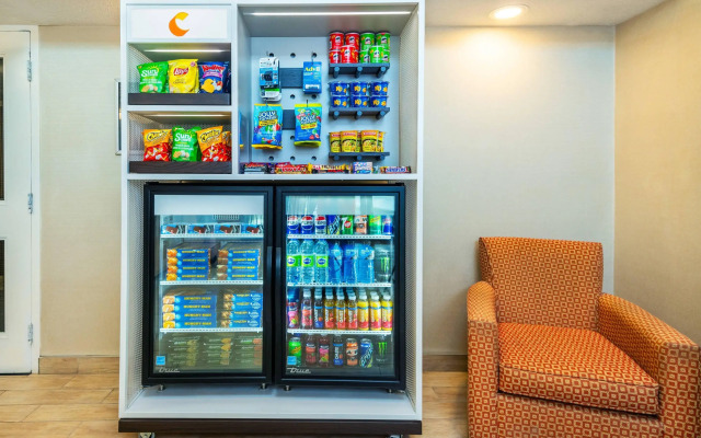 Comfort Inn Highway 401