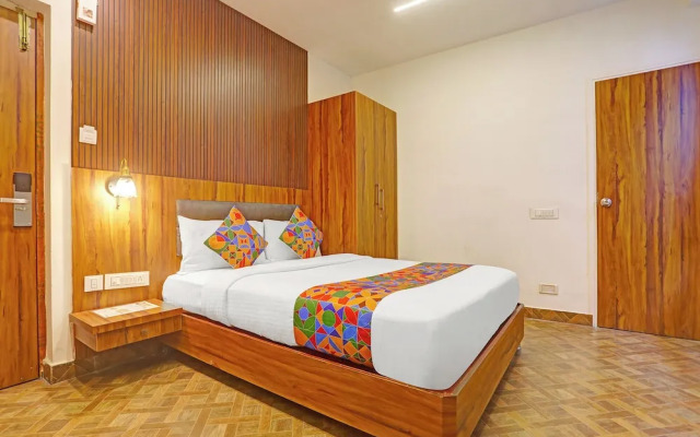 Fabhotel Emerald Suites