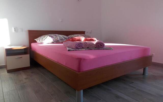 Tranquil Villa in Podstrana near Mutogras Beach