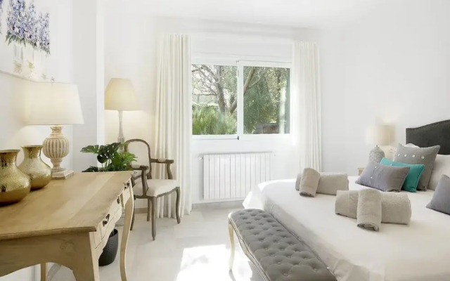 Villa on the Foot of La Font Hills