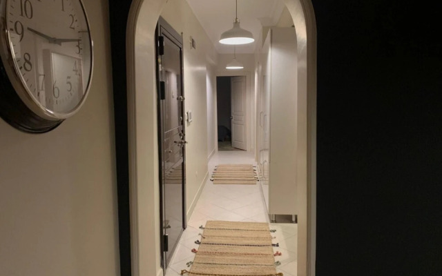 Central and Convenient Flat in Sisli