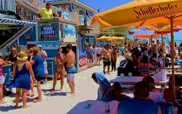 Sunset Stays by the Beach & Caddy's