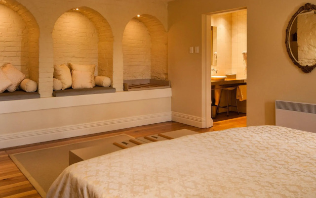 The Woodbridge Waterfront Rooms.