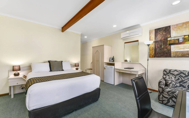 William Macintosh Motor Lodge