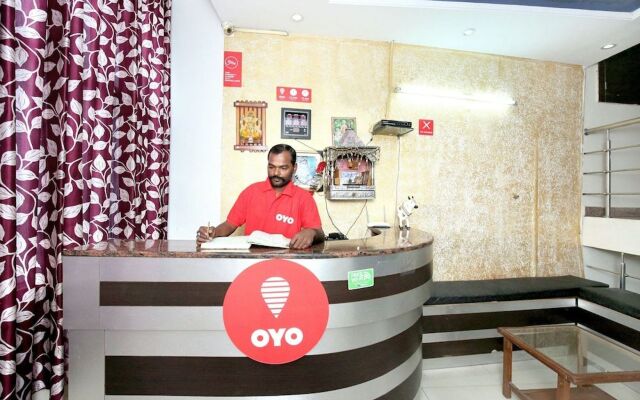 OYO 10463 Hotel Paras