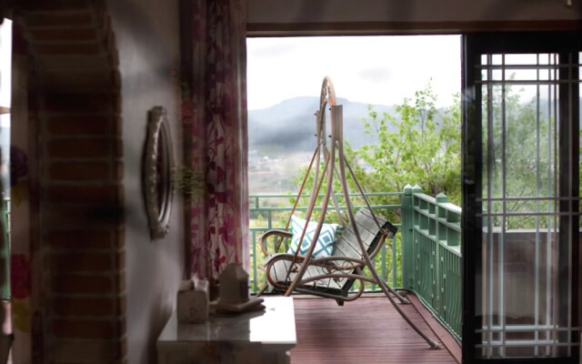 Yangyang Santa Hill Pension