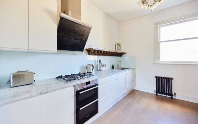 The Walterton Sanctuary - Bright 3bdr Flat