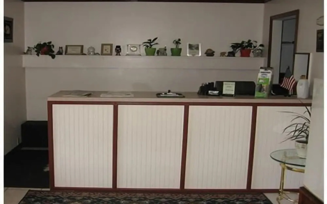 Red Carpet Inn & Suites
