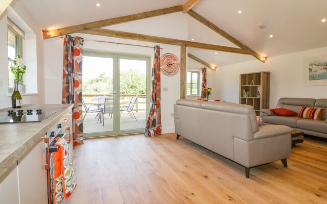 2 Merlin Lodge