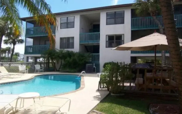 RedAwning Beach View 5