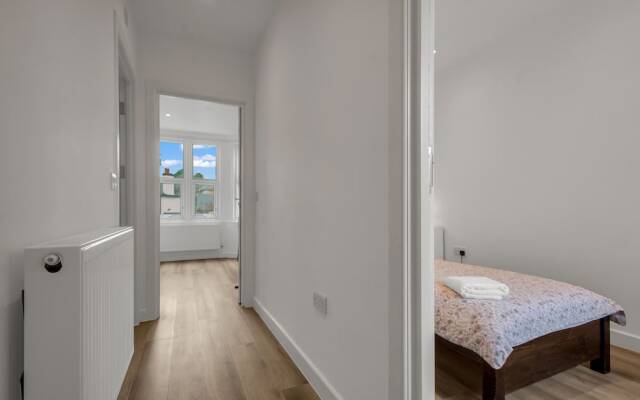 Charming 2-bed Apartment in South West London