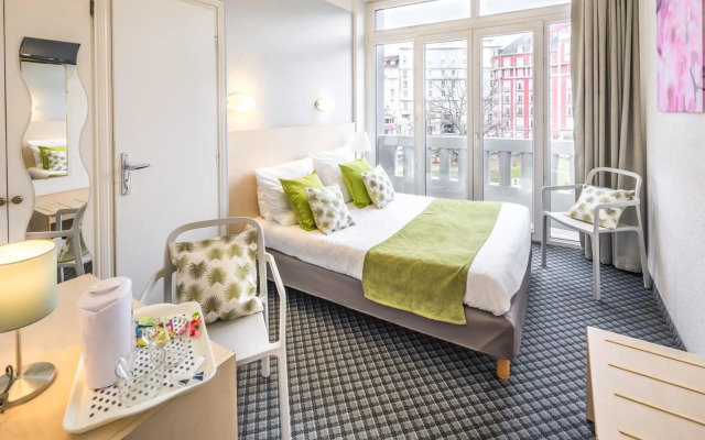 Hotel Notre- Dame de France