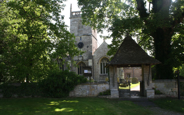 Pettifers Freehouse Hotel