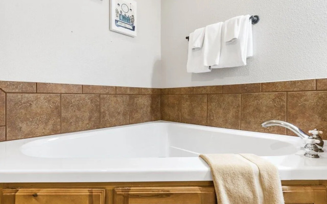 Whispering Creek - In the Heart of Ozarks, Near DT!