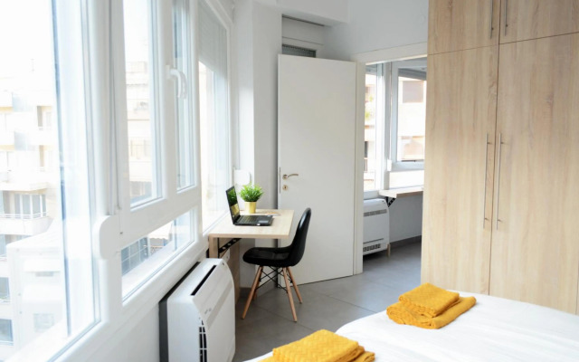 Bella Suite in the heart of the City Center, Parking