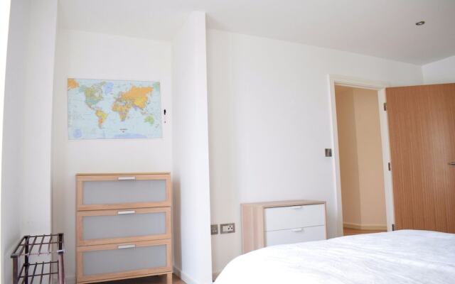 Bright and Spacious Apartment near London Bridge