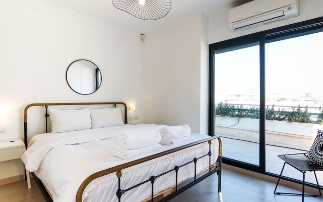 Chic Duplex Penthouse by FeelHome